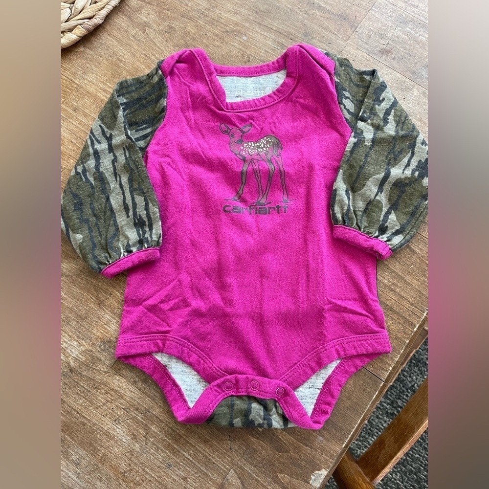 Carhartt Fuchsia and Camouflage Kids Bodysuit with deer size 6 months